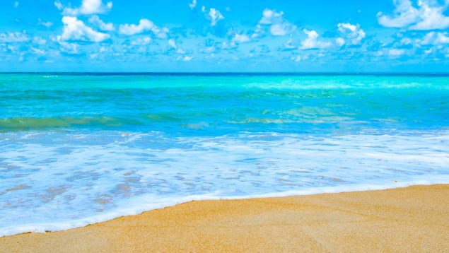 Es la única playa del mundo con dos orillas: está en España y parece el Caribe