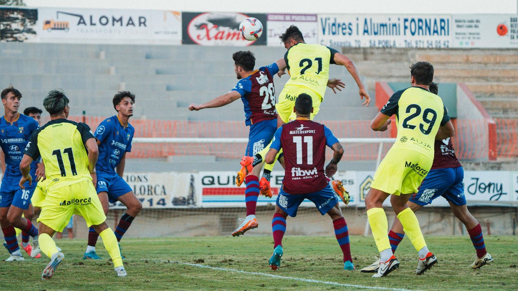 Raíllo, cabeceando el 0-3.