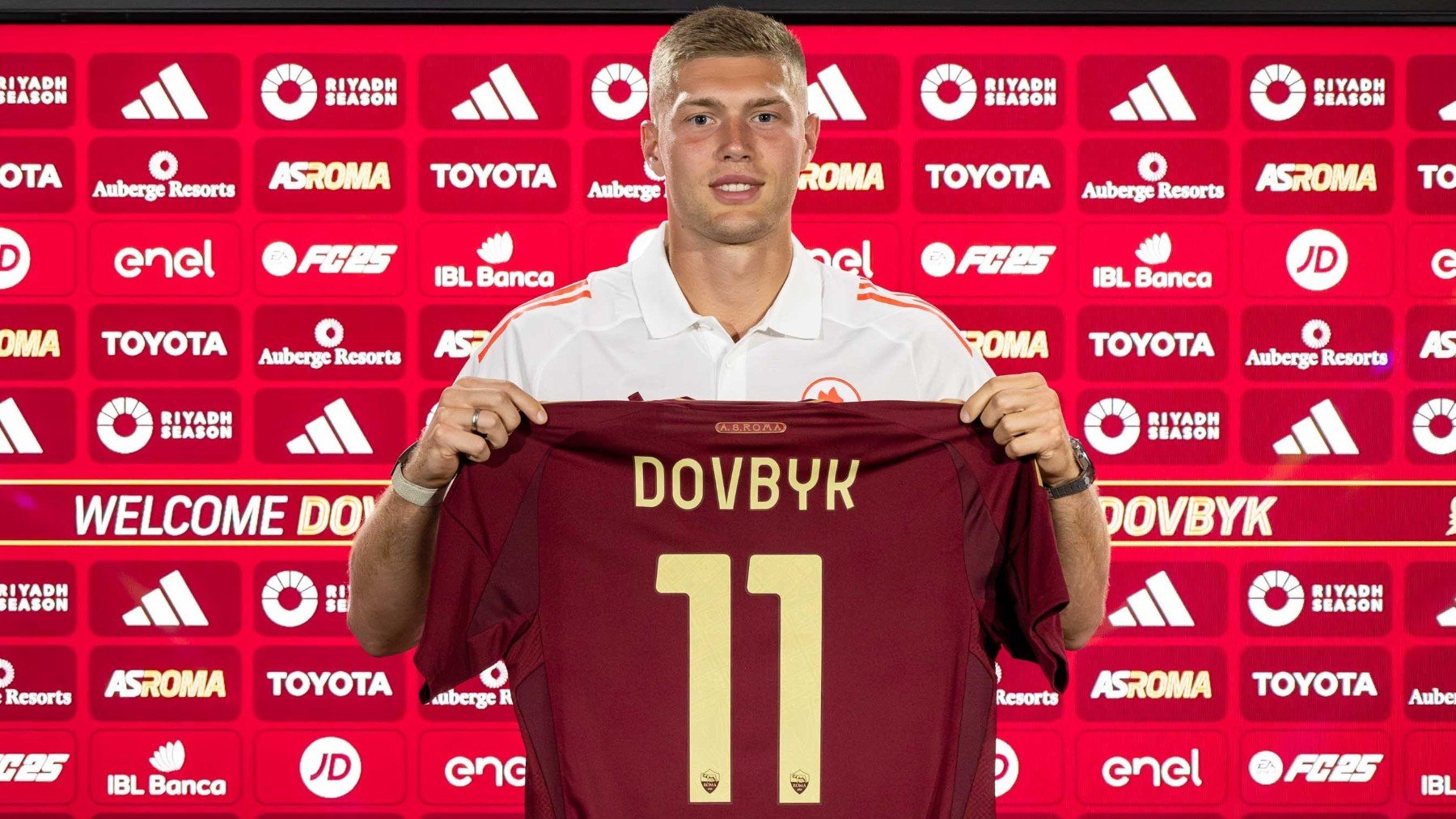 Dovbyk con la camiseta de la Roma. (AS Roma)