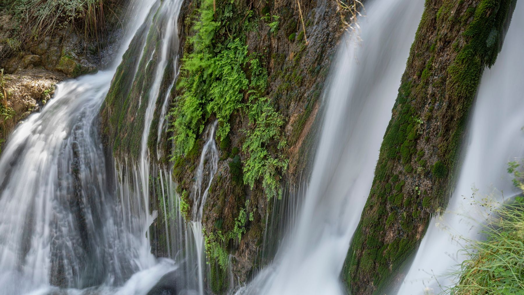 Una cascada.