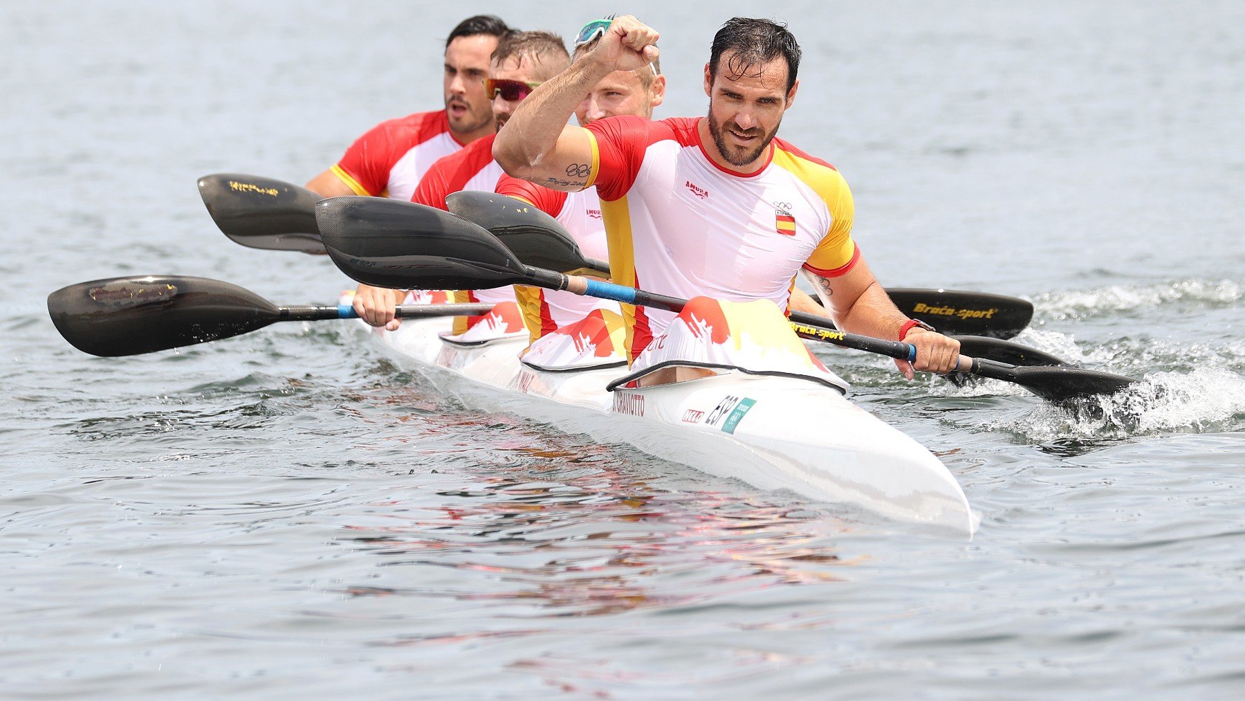 Saúl Craviotto, con el equipo de K4. (Getty)