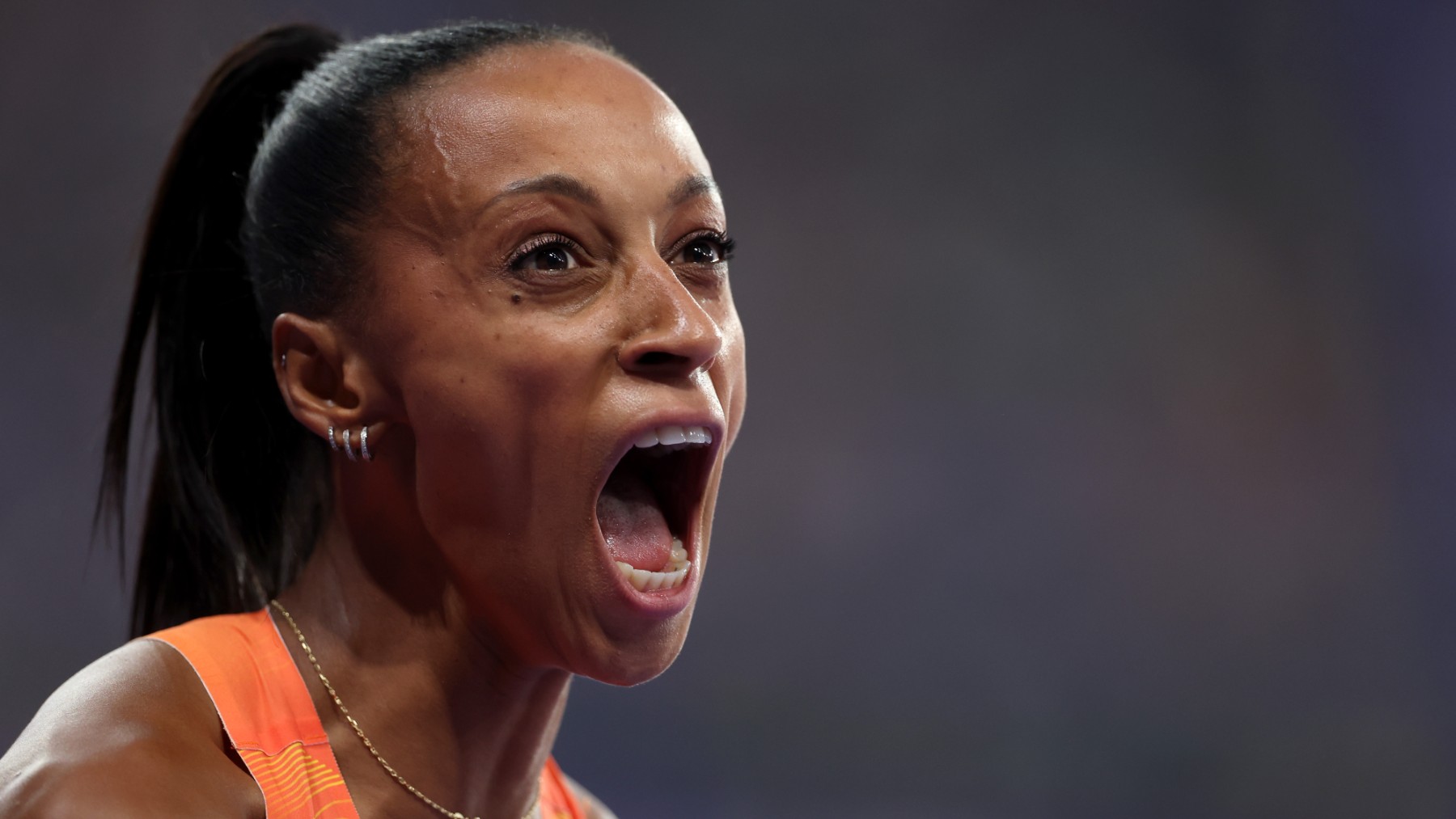 Ana Peleteiro, durante la prueba de triple salto. (Getty)