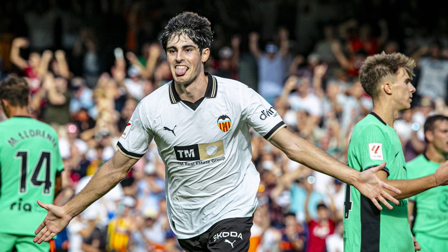 Javi Guerra, tras marcarle al Atlético en Mestalla la pasada temporada.