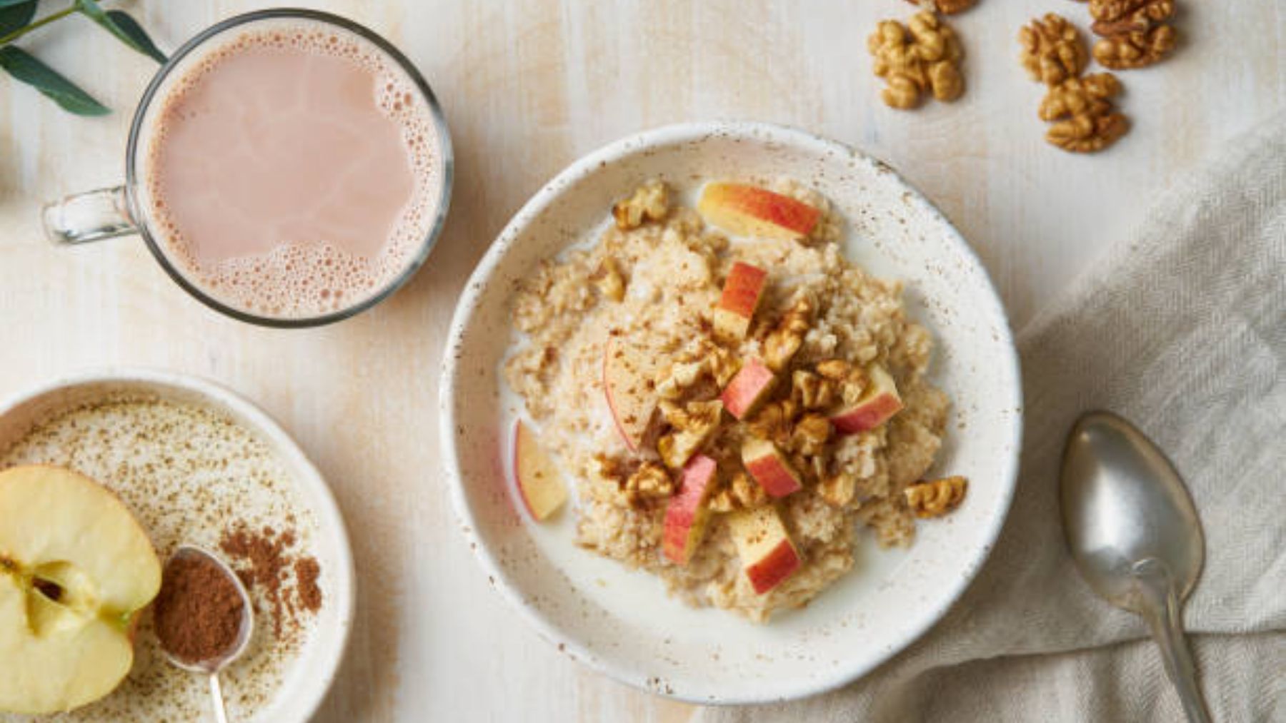 Bol de copos de avena con fruta.