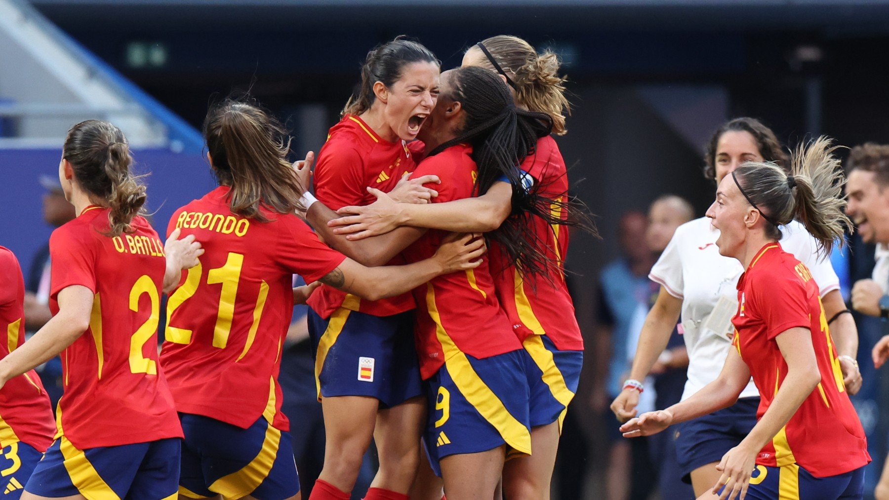 España celebra su pase ante Colombia. (Getty)