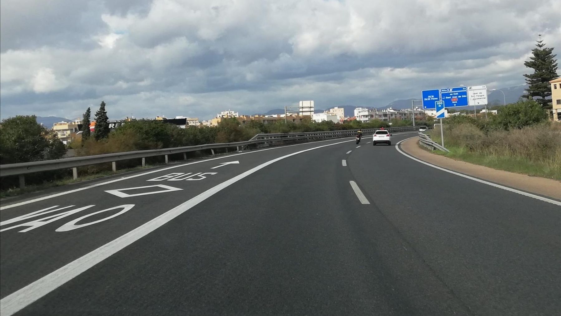 El carril Bus-VAO en la autovía del aeropuerto de Palma.