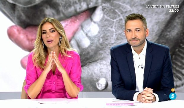 Verónica Dulanto y Frank Blanco, presentadores de 'Fiesta' durante las vacaciones de Emma García (Mediaset).