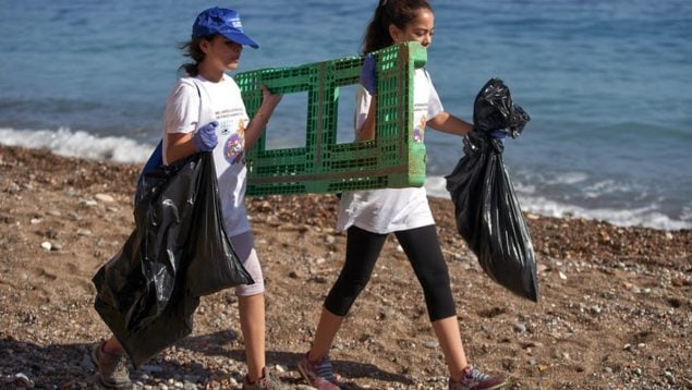 Voluntario limpiar playas
