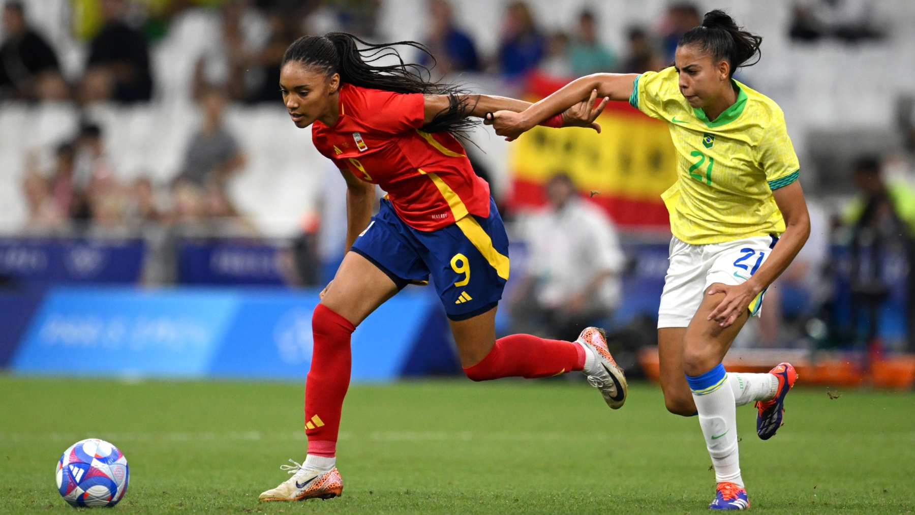 Una acción del España – Brasil. (Getty)