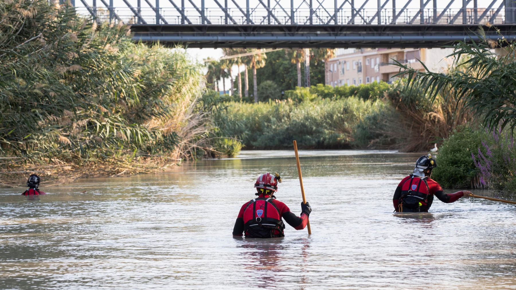 Operativo de búsqueda para encontrar al desaparecido en el río Segura. (FOTO: EFE)