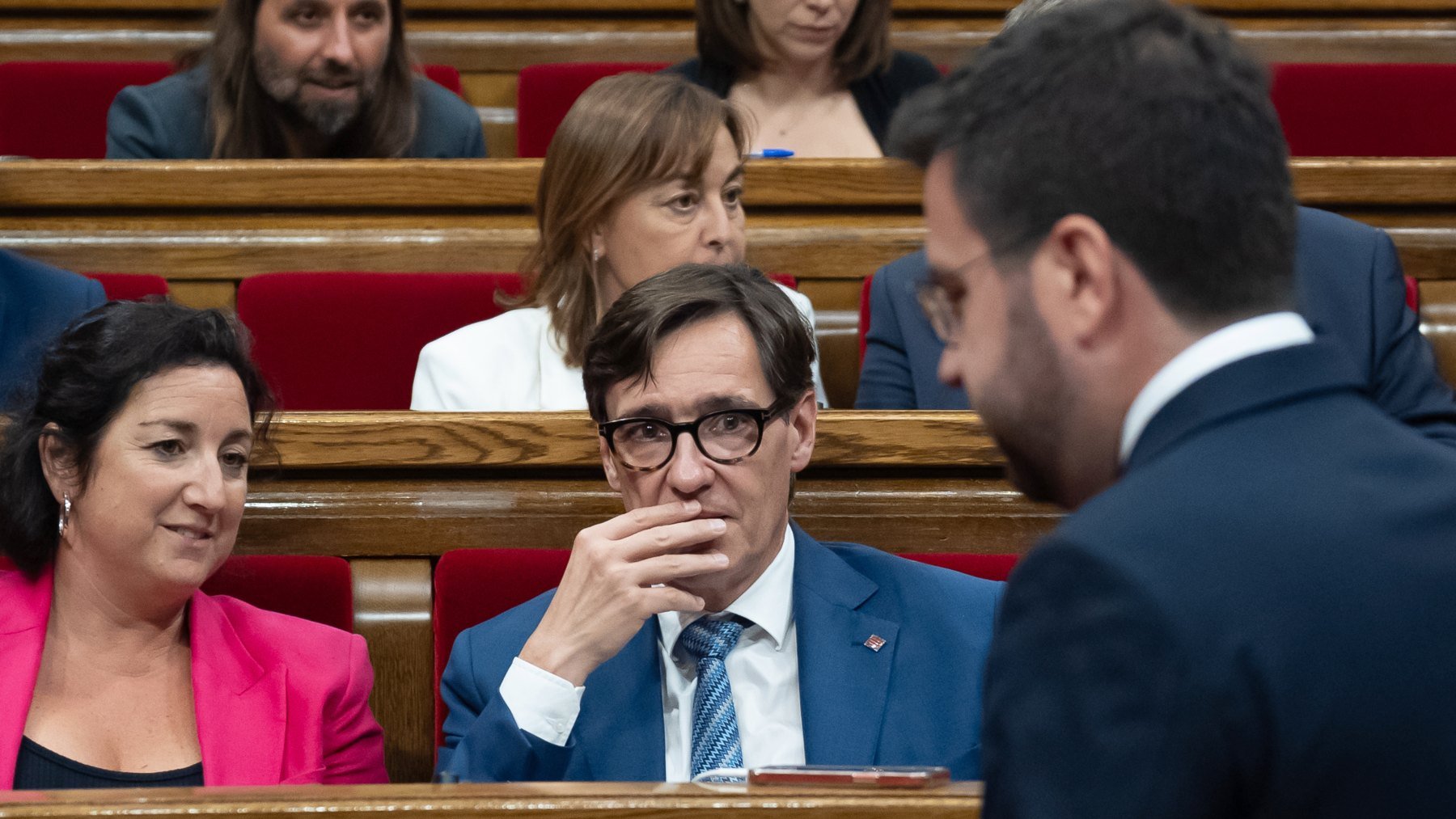 Salvador Illa y Pere Aragonés en el Parlament. (Foto: EP)