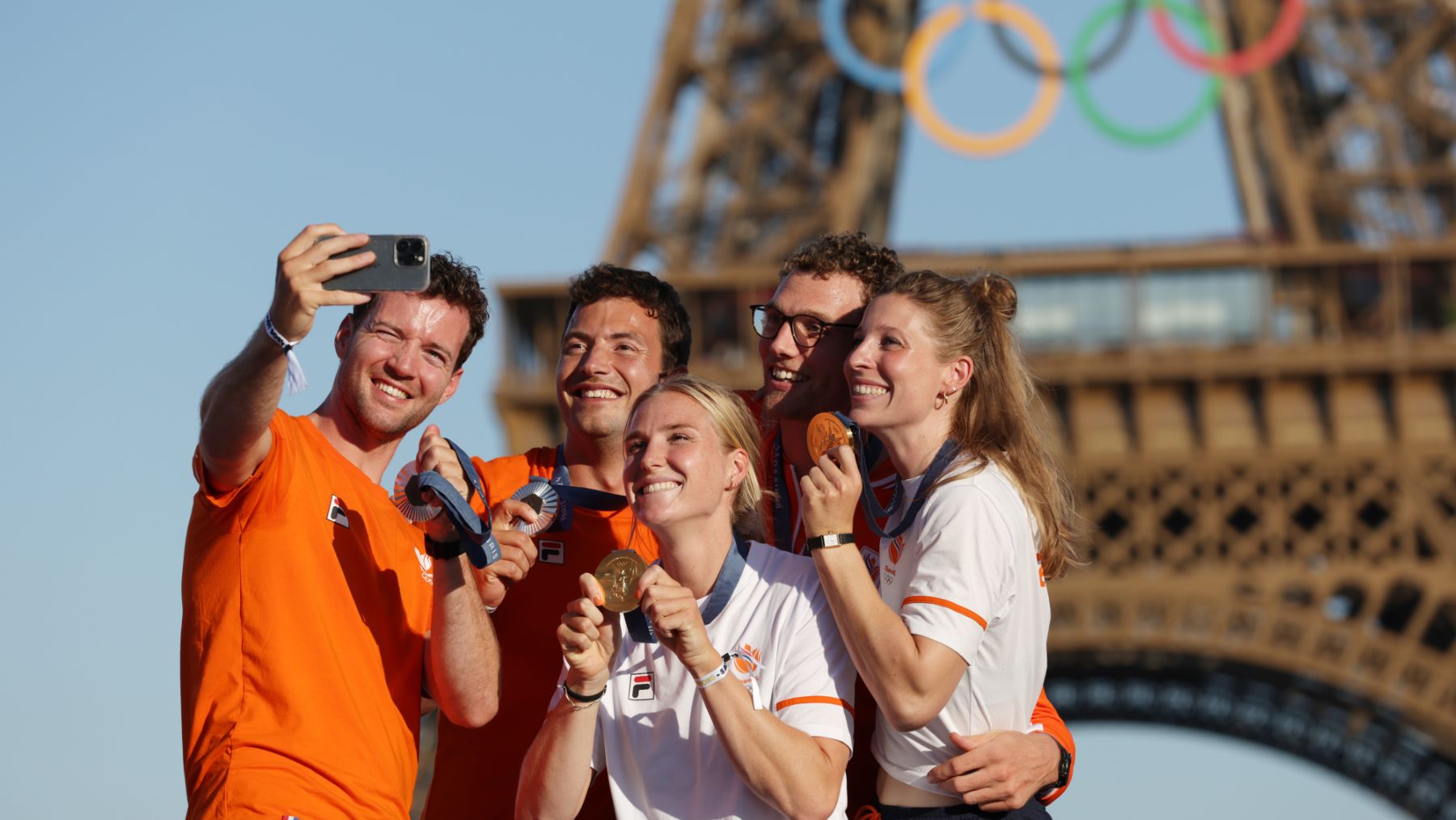 Medallistas de Holanda se hacen un selfie. (Getty)