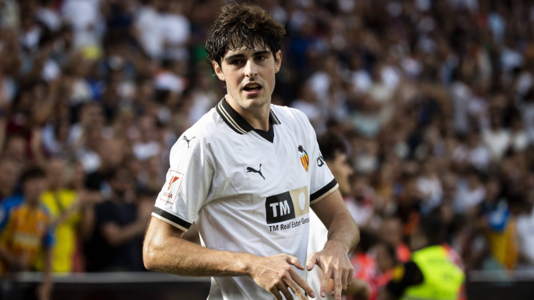 Javi Guerra, con el Valencia.