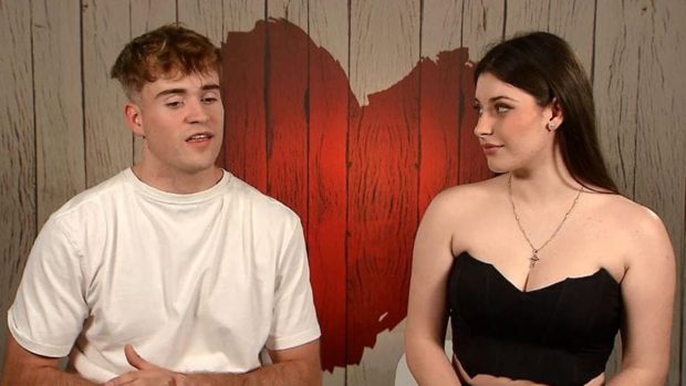 Emilio y Paula en 'First Dates'. (Mediaset)