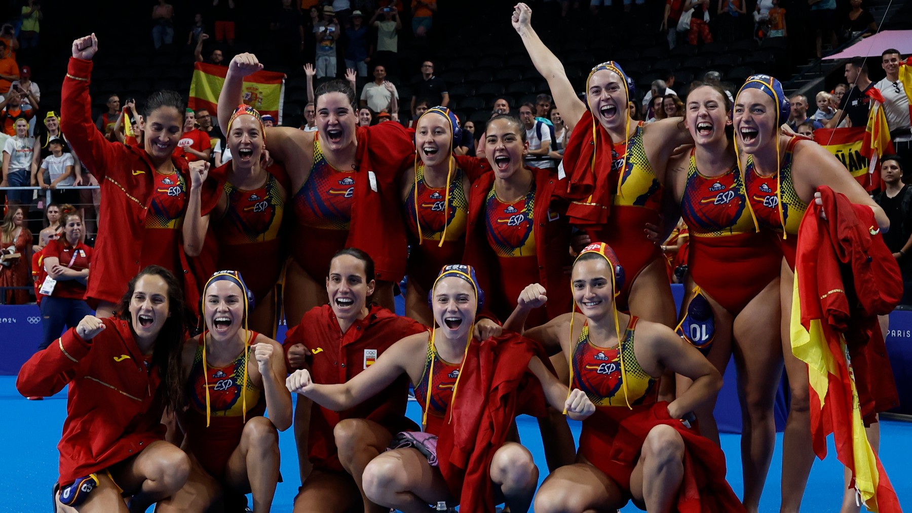 La selección española de waterpolo femenino celebra el pase a la final. (EFE)