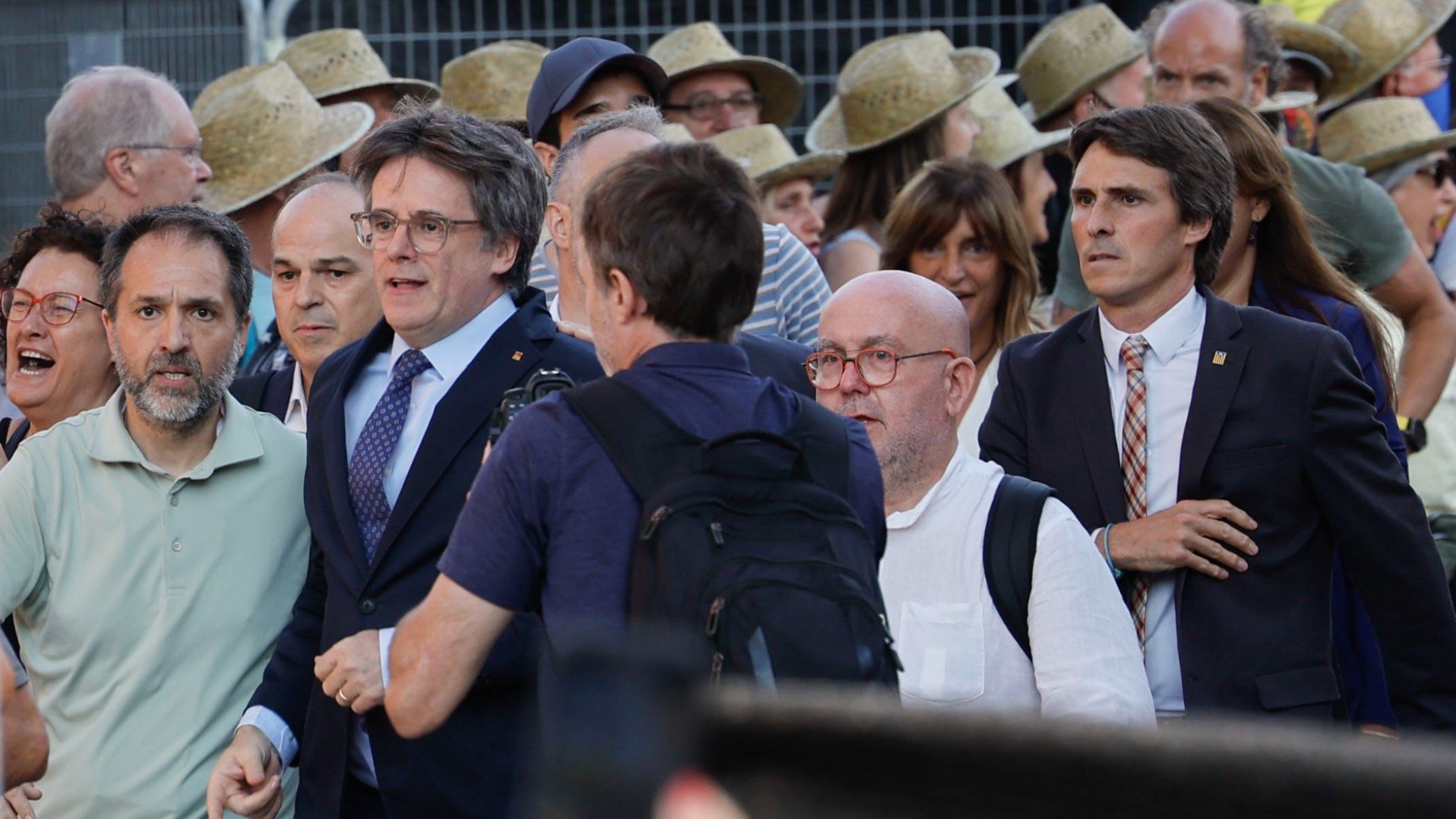 Puigdemont en el centro de Barcelona en su regreso.