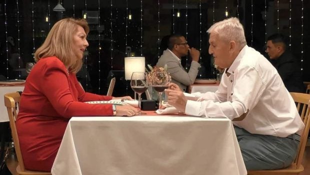 Julia y Jesús en 'First Dates'. (Mediaset)