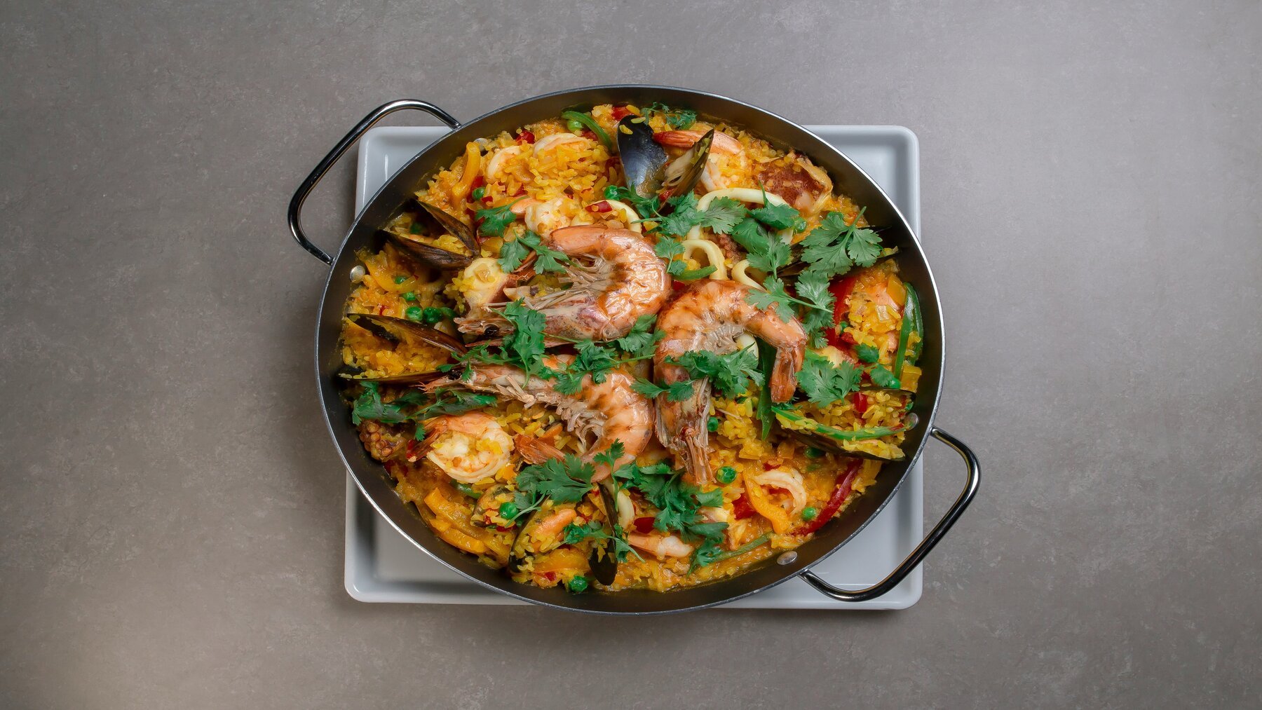 En estos restaurantes puedes disfrutar de una auténtica paella, un festín de mariscos y arroces en su máxima expresión. Foto: Douglas Lopez