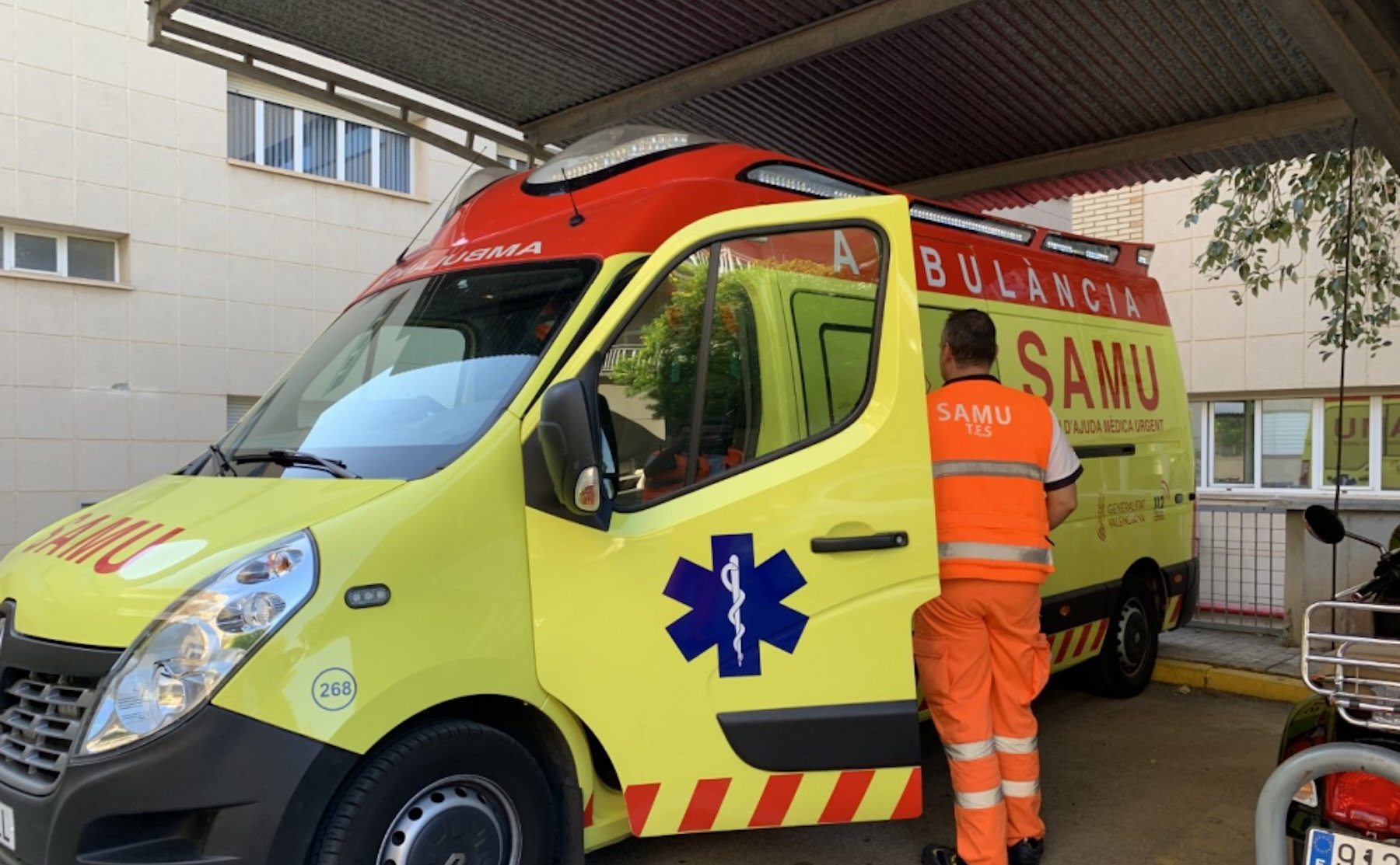 La recién nacida ha sido atendida y trasladada al hospital de Catellón por sanitarios del SAMU.