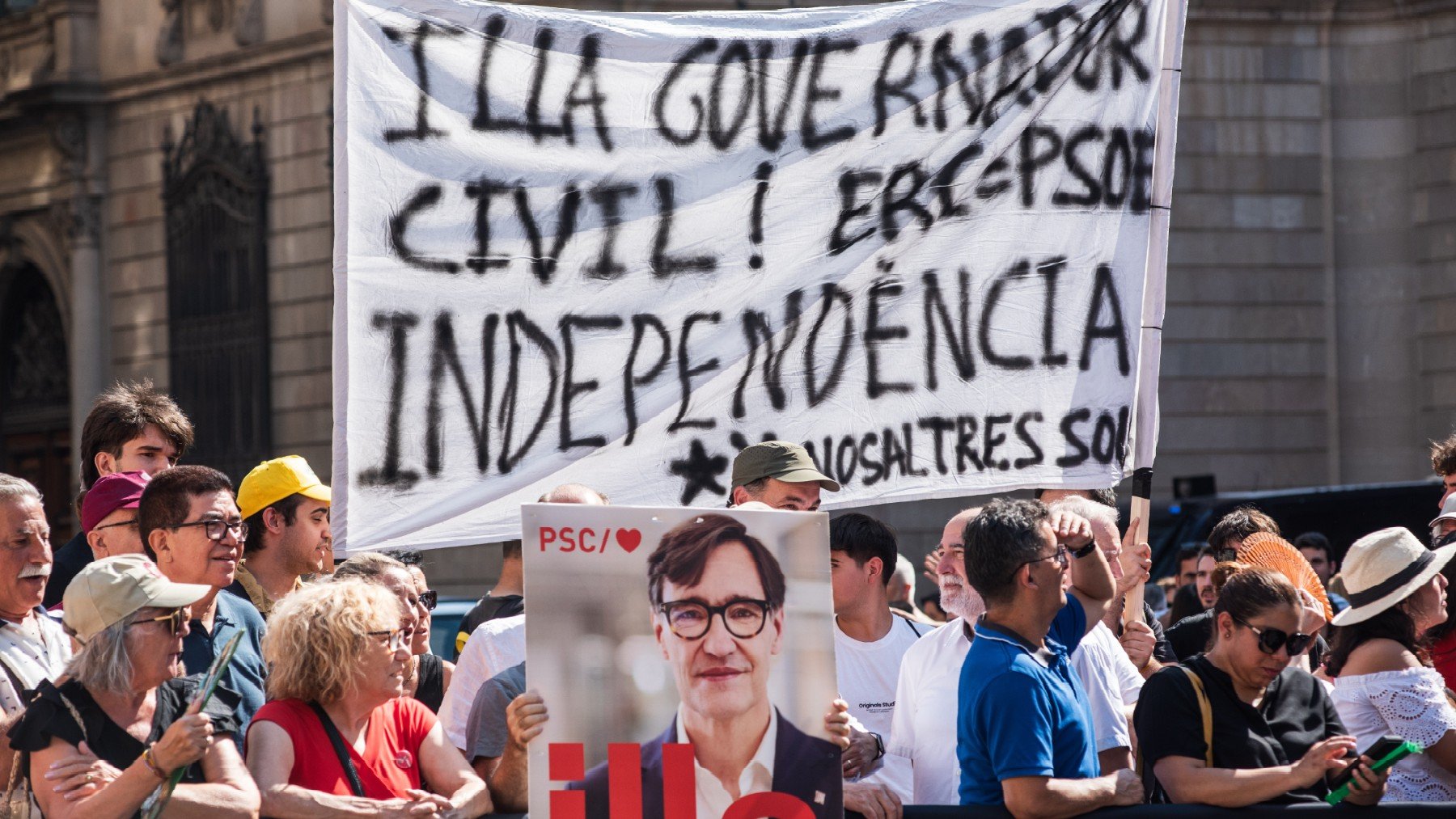 Concentración de apoyo a Salvador Illa. (1)