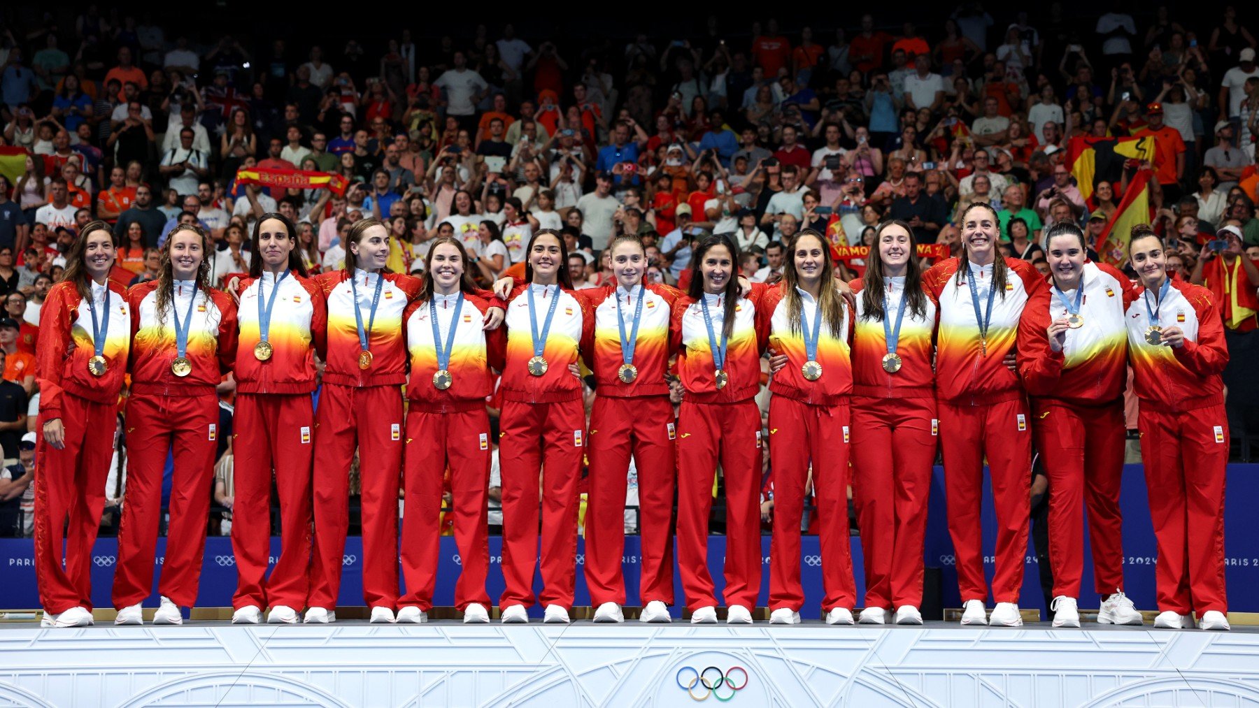 La selección española de waterpolo escucha el oro en París. (Getty)