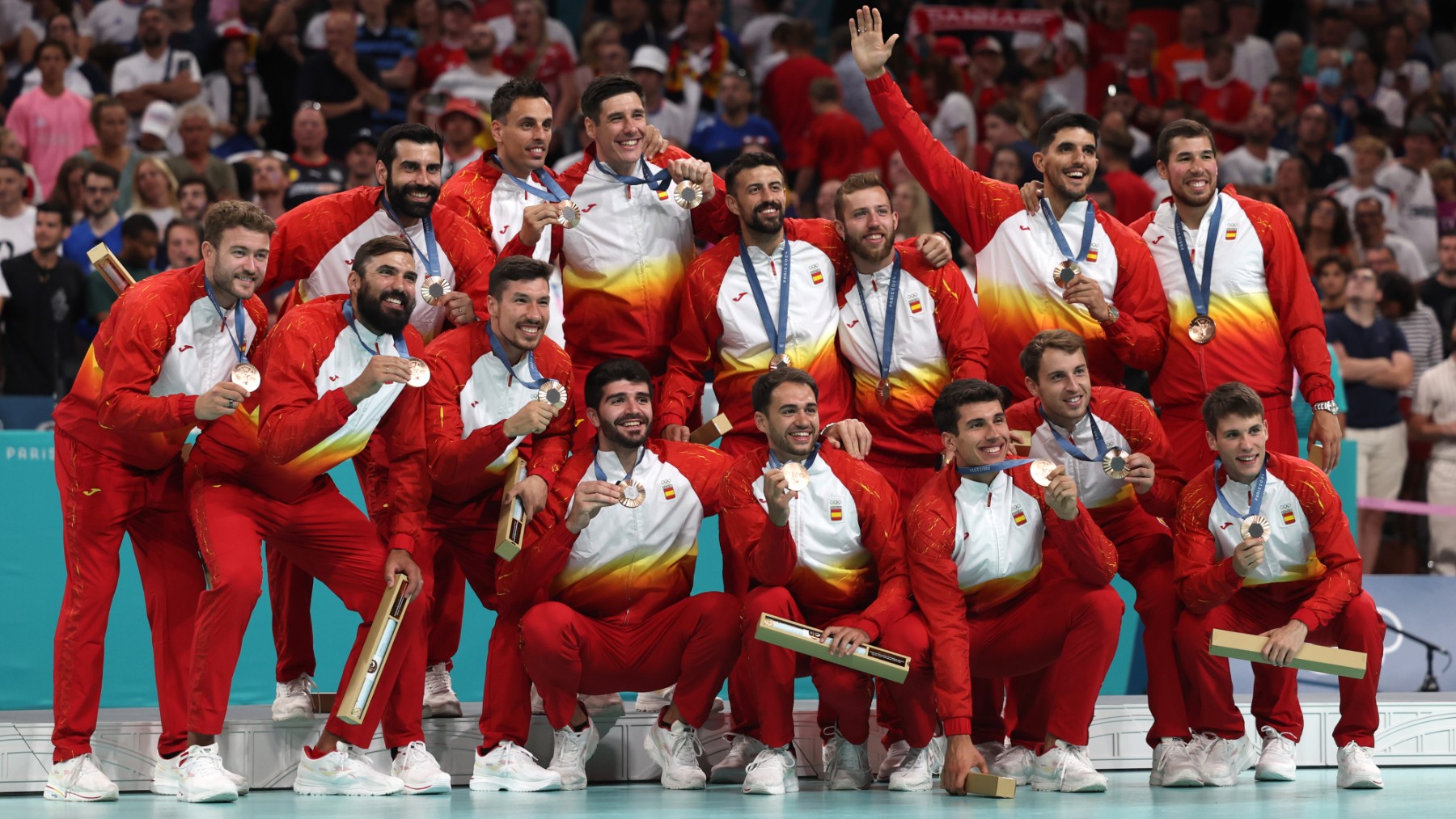 La selección de balonmano celebra el bronce en París 2024. (Getty)