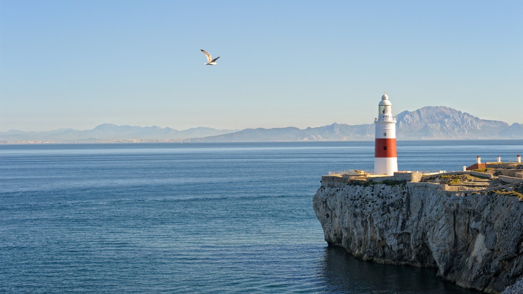 Faro de Punta Europa en la colonia británica de Gibraltar