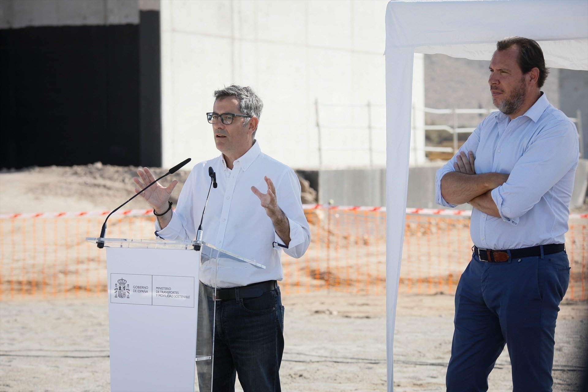 Felix Bolaños y Óscar Puente este martes en Almería. (FOTO: E.P.)