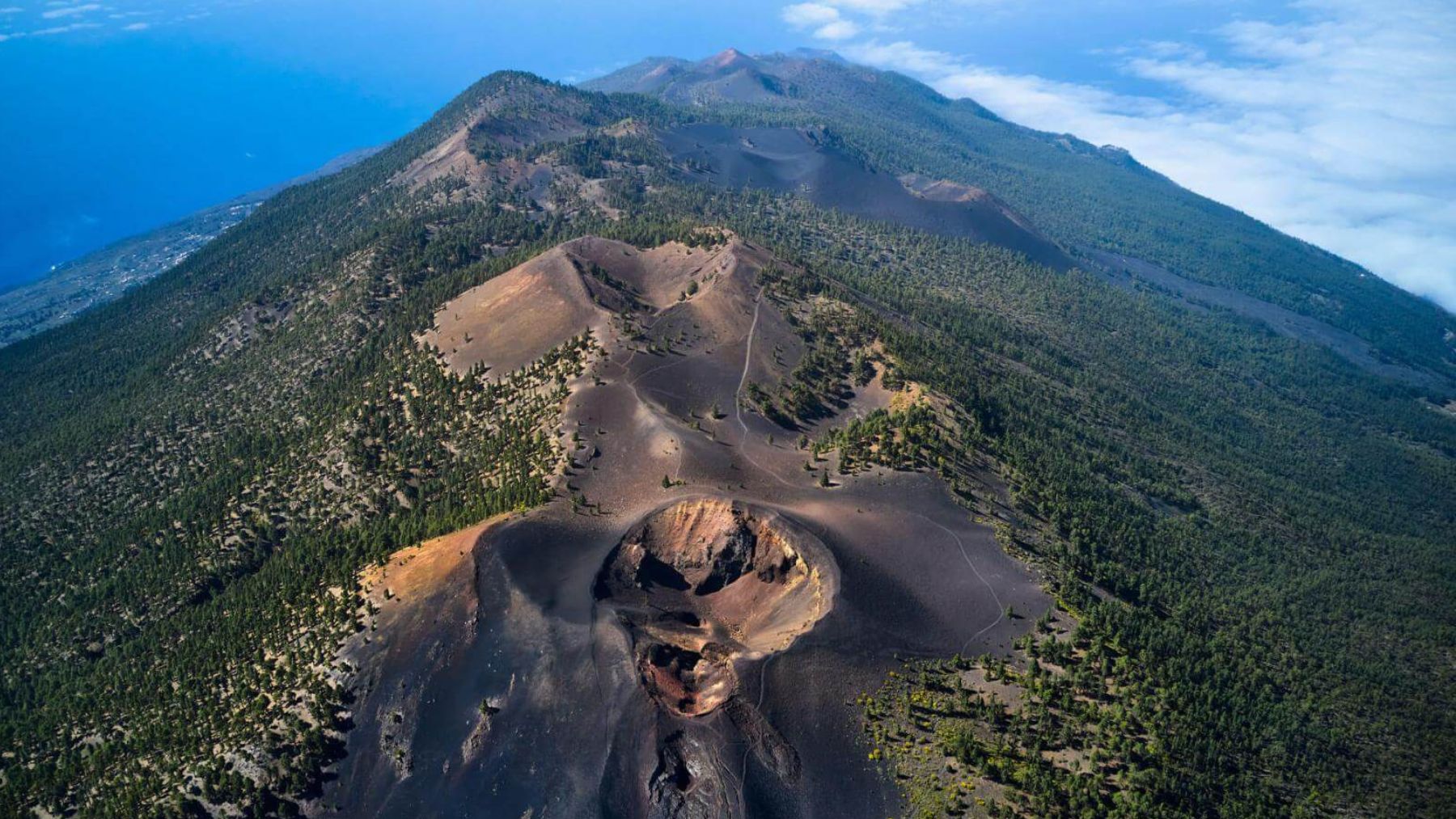 Descubre la ruta de senderismo de Canarias que recorre los volcanes de La Palma. Foto: Turismo Canarias 2024