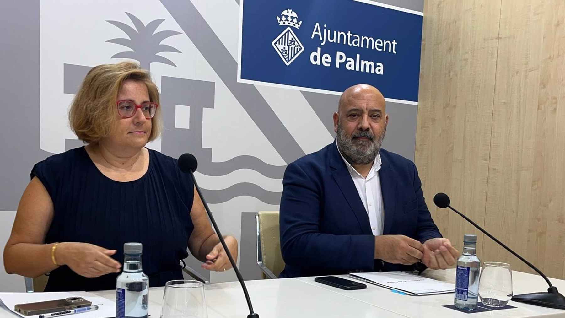 El alcalde de Palma, Jaime Martínez, con la portavoz municipal, Mercedes Celeste.