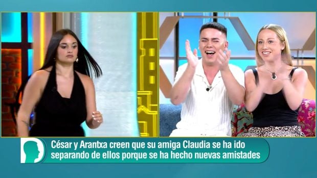 Claudia ha salido completamente enfurecida al escuchar las críticas de sus amigos en El diario de Jorge (Mediaset).