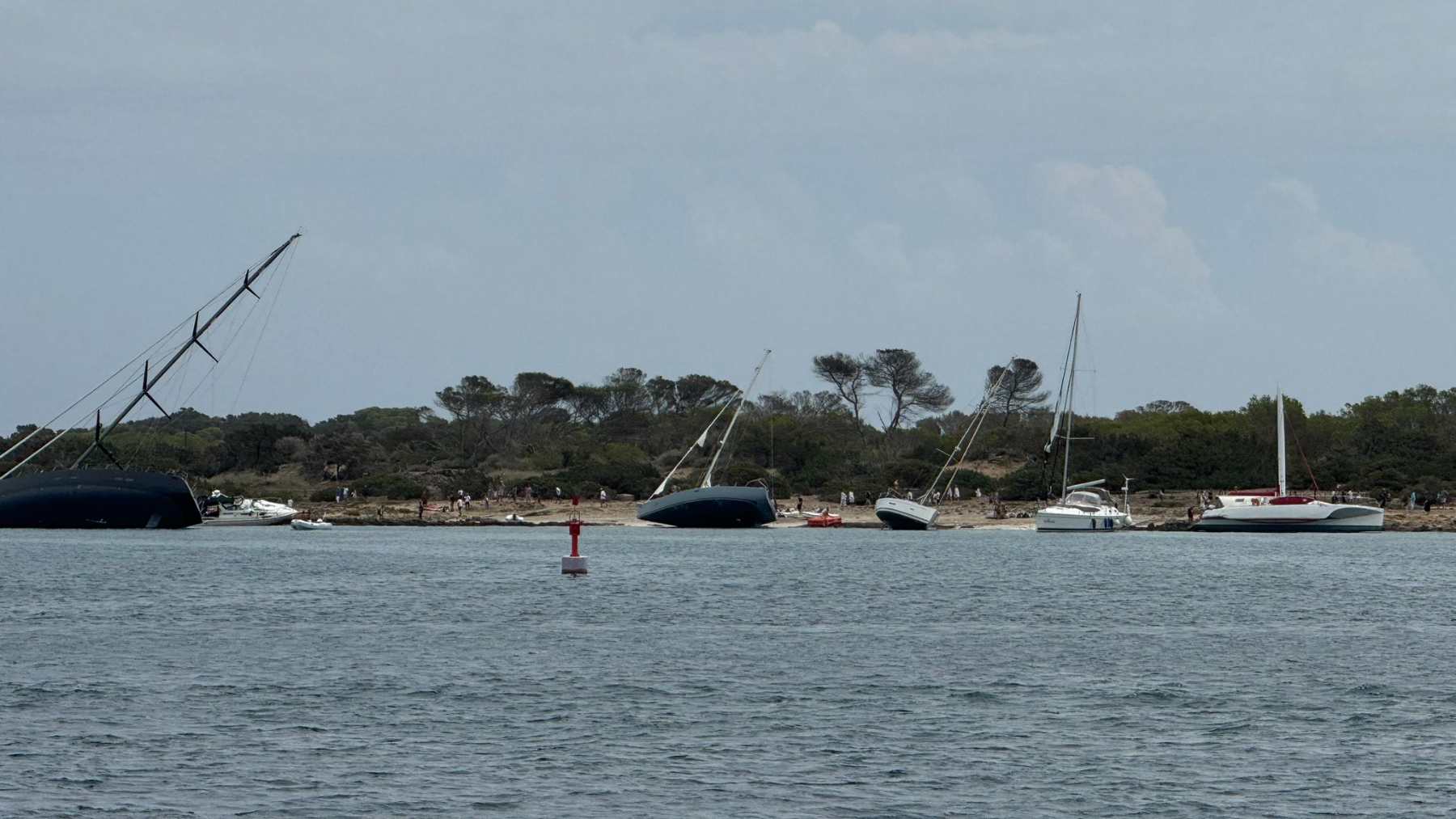 Barcos varados en Formentera por la DANA.