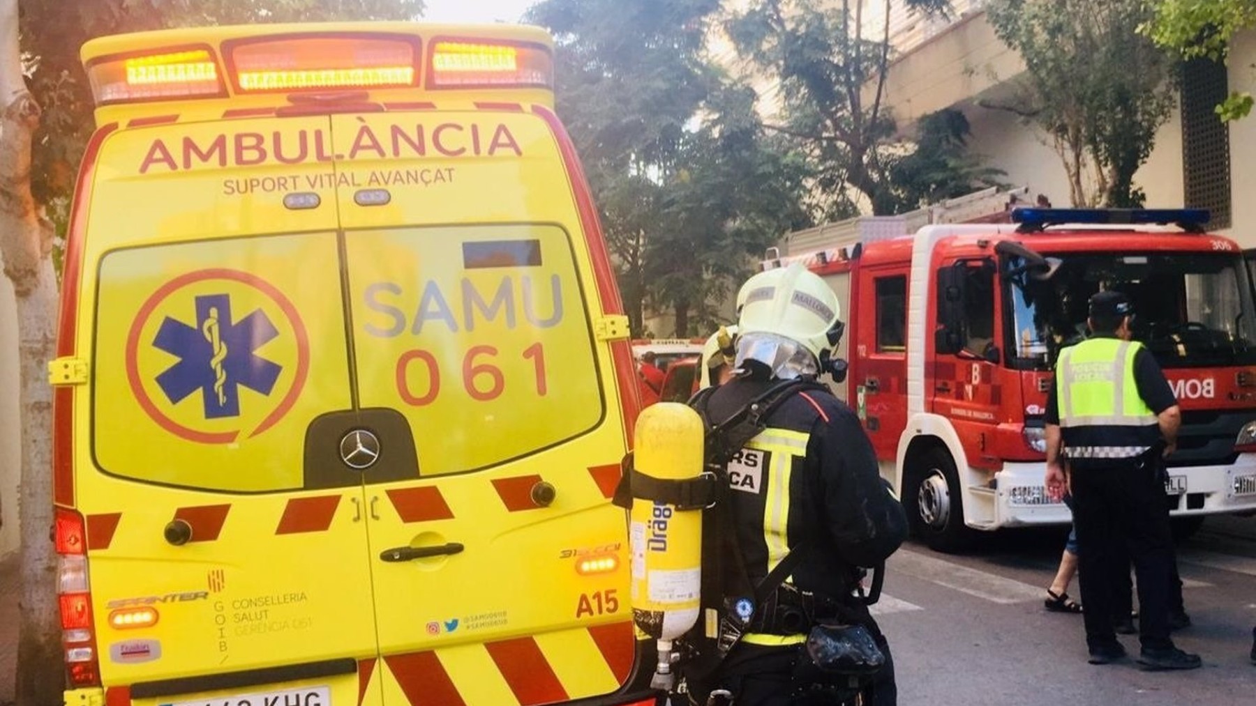 Efectivos del SAMU y Bomberos.