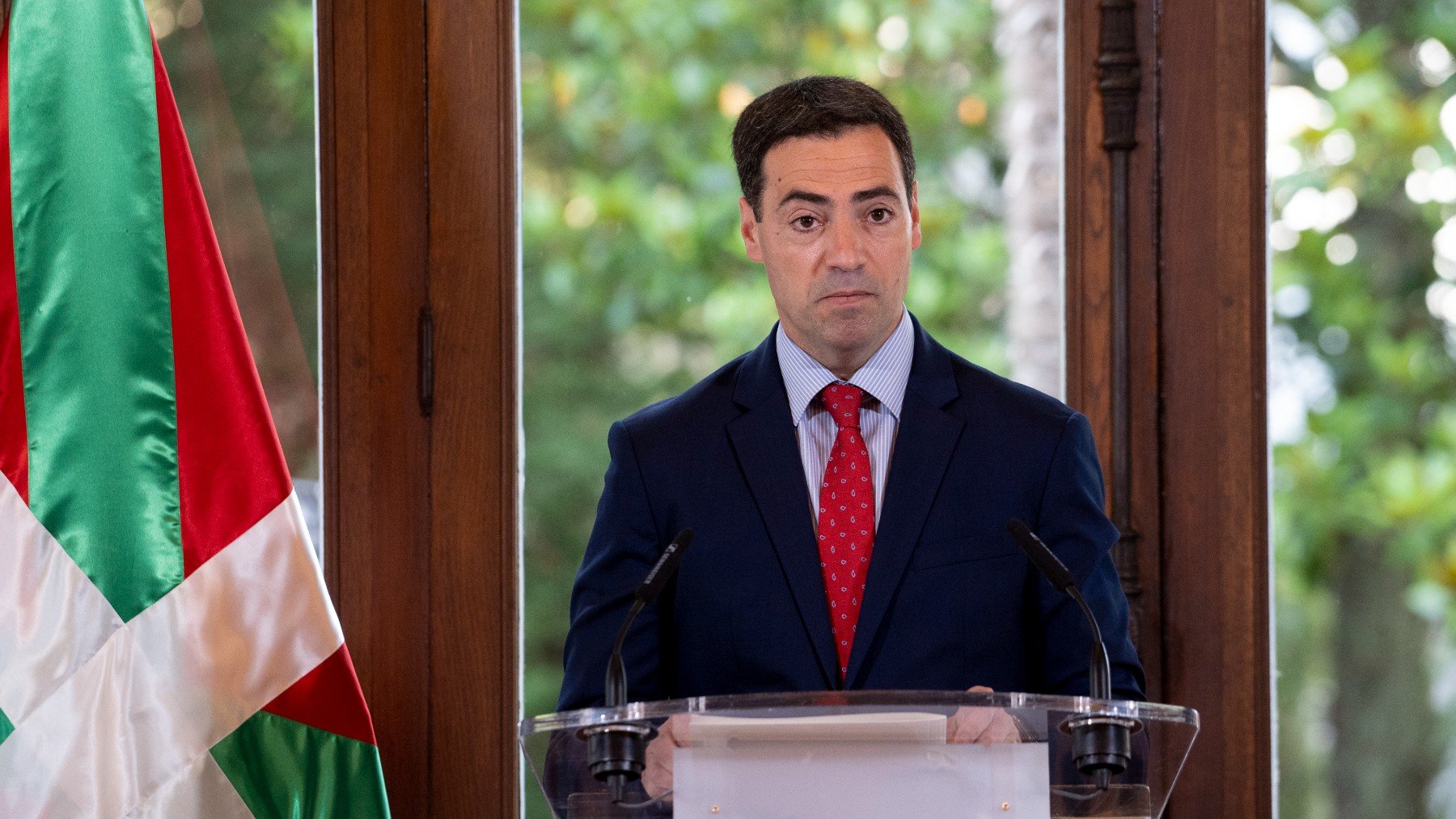 El Lehendakari, Imanol Pradales, en el palacio de Ajuria Enea.