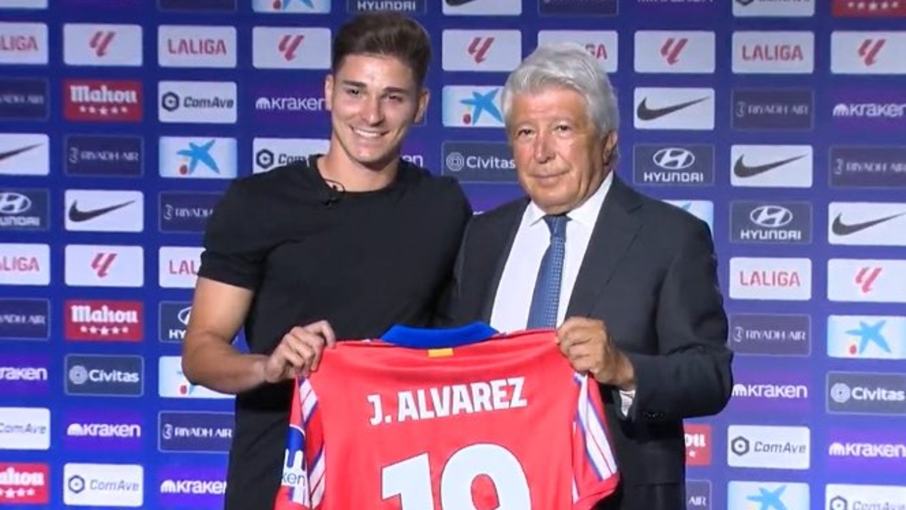 Julián Álvarez, junto a Enrique Cerezo.