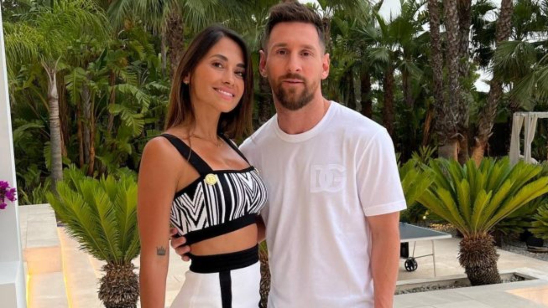 Messi y su esposa, en su casa de Ibiza.