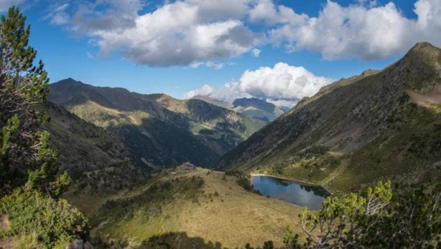 Está a un paso de Cataluña: la mítica ruta de senderismo a 3000 metros de altitud sólo apta para expertos