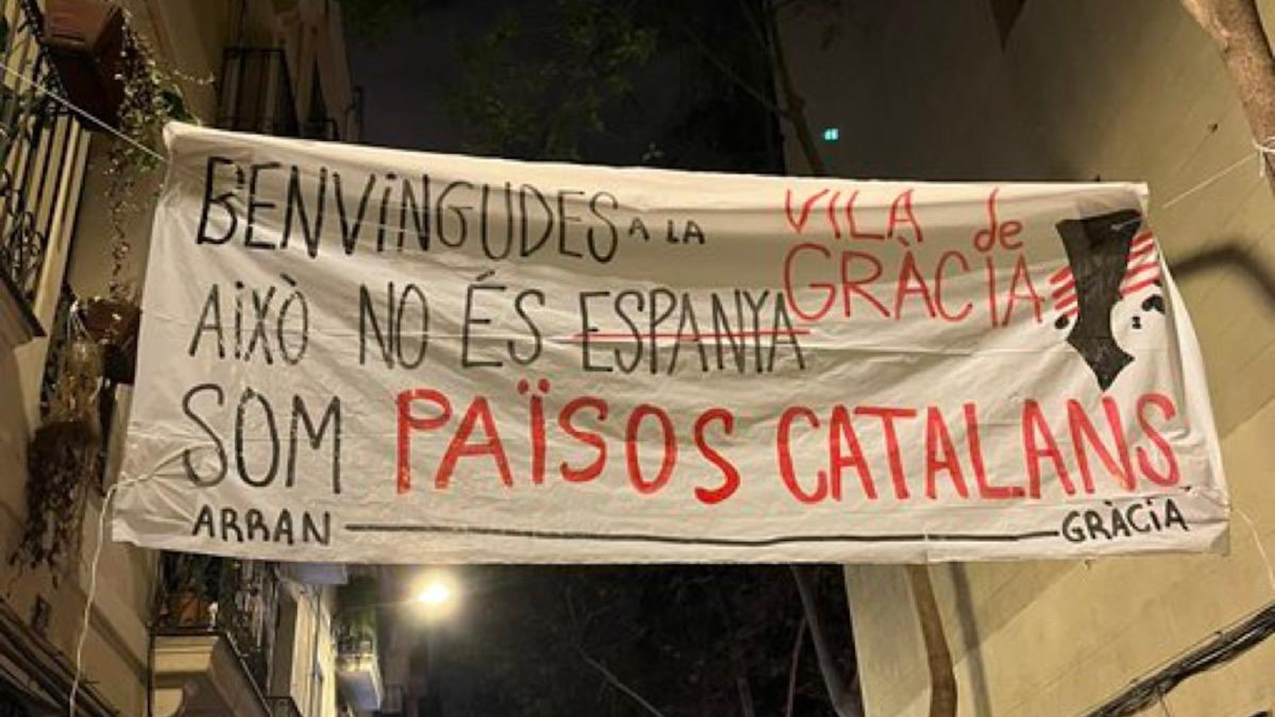 Pancarta pro «Países Catalanes» en una calle de Barcelona.