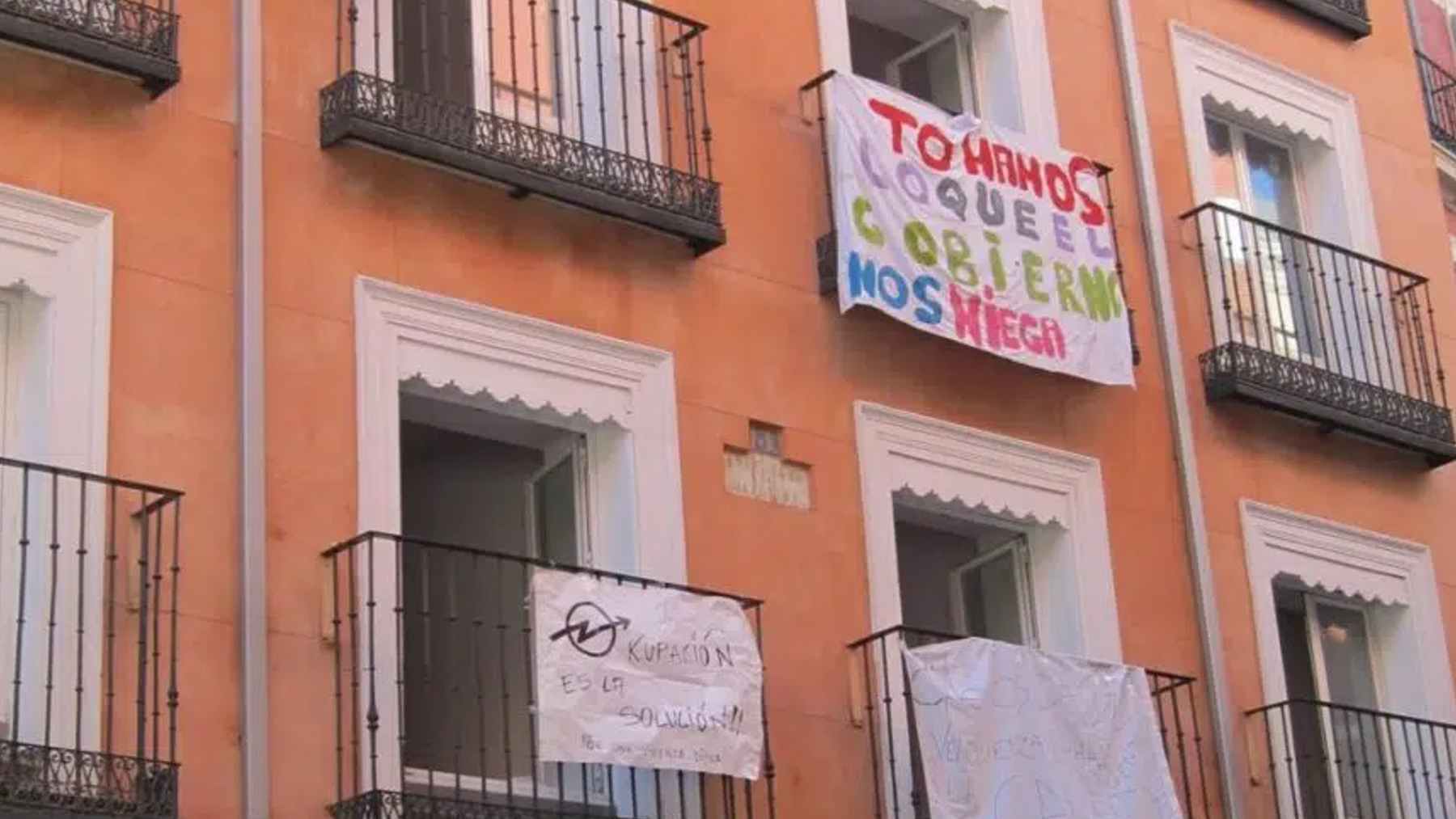 Imagen de un piso okupa.