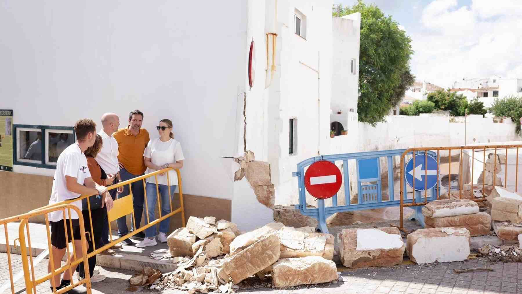 La presidenta del Govern, Marga Prohens, en su visita a los municipios de Alaior y Es Mercadal.