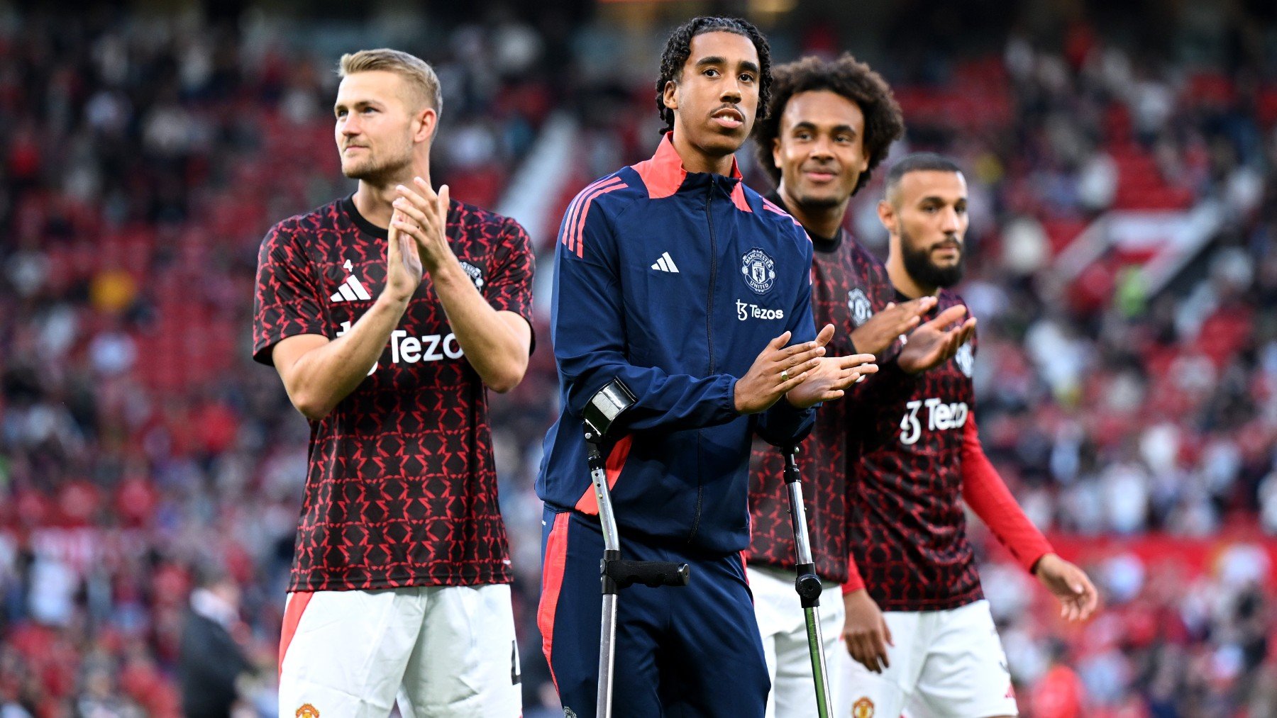 Leny Yoro en Old Trafforf. (Getty)