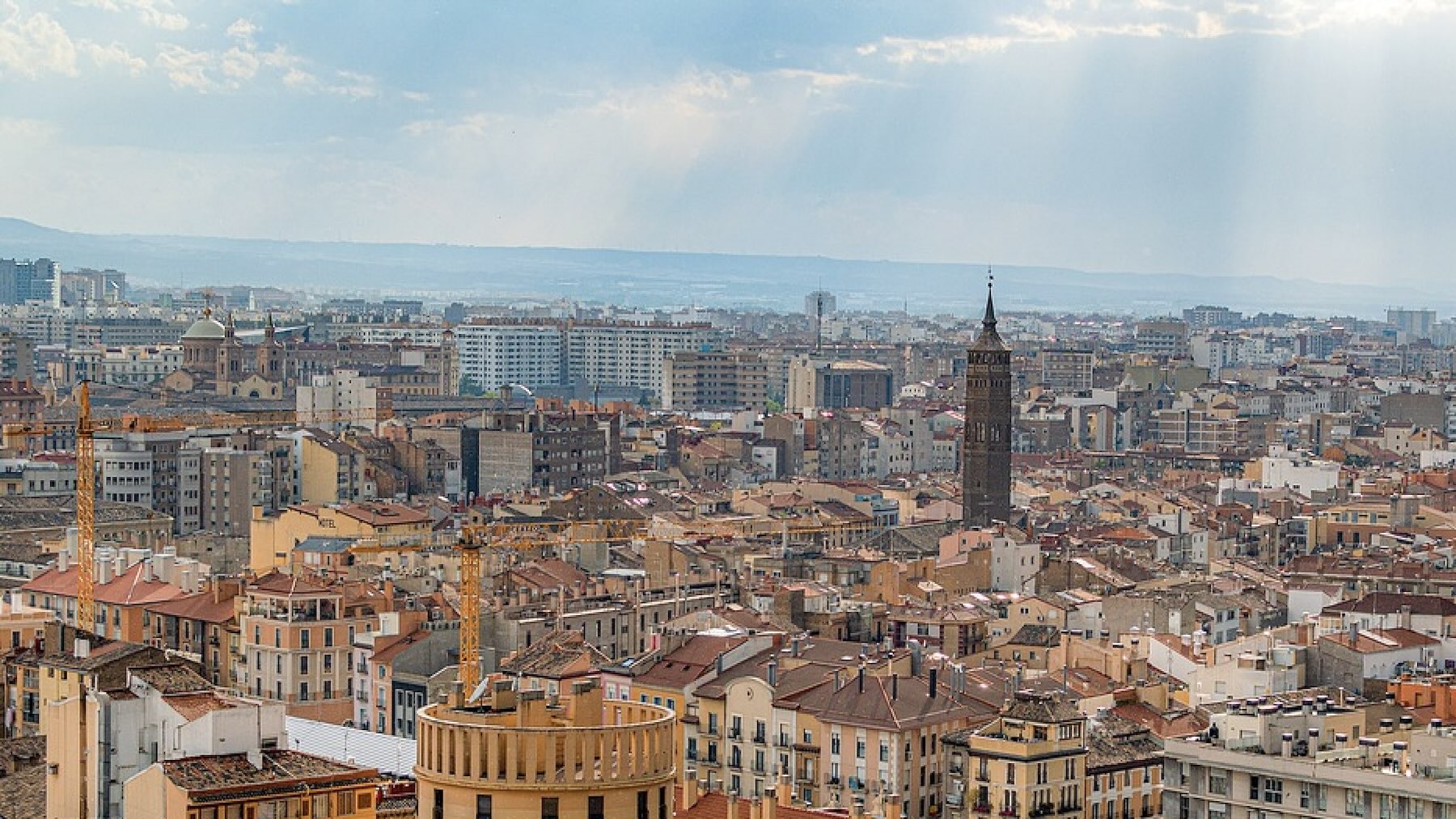 En Zaragoza, los cócteles se mezclan con un ambiente vibrante para una experiencia única.