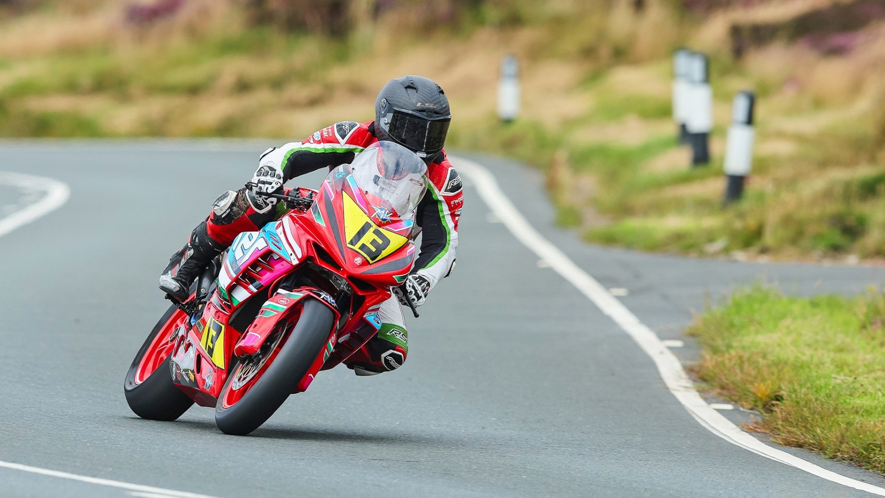 Luis O’Regan compitiendo durante una carrera. (ManxGP)