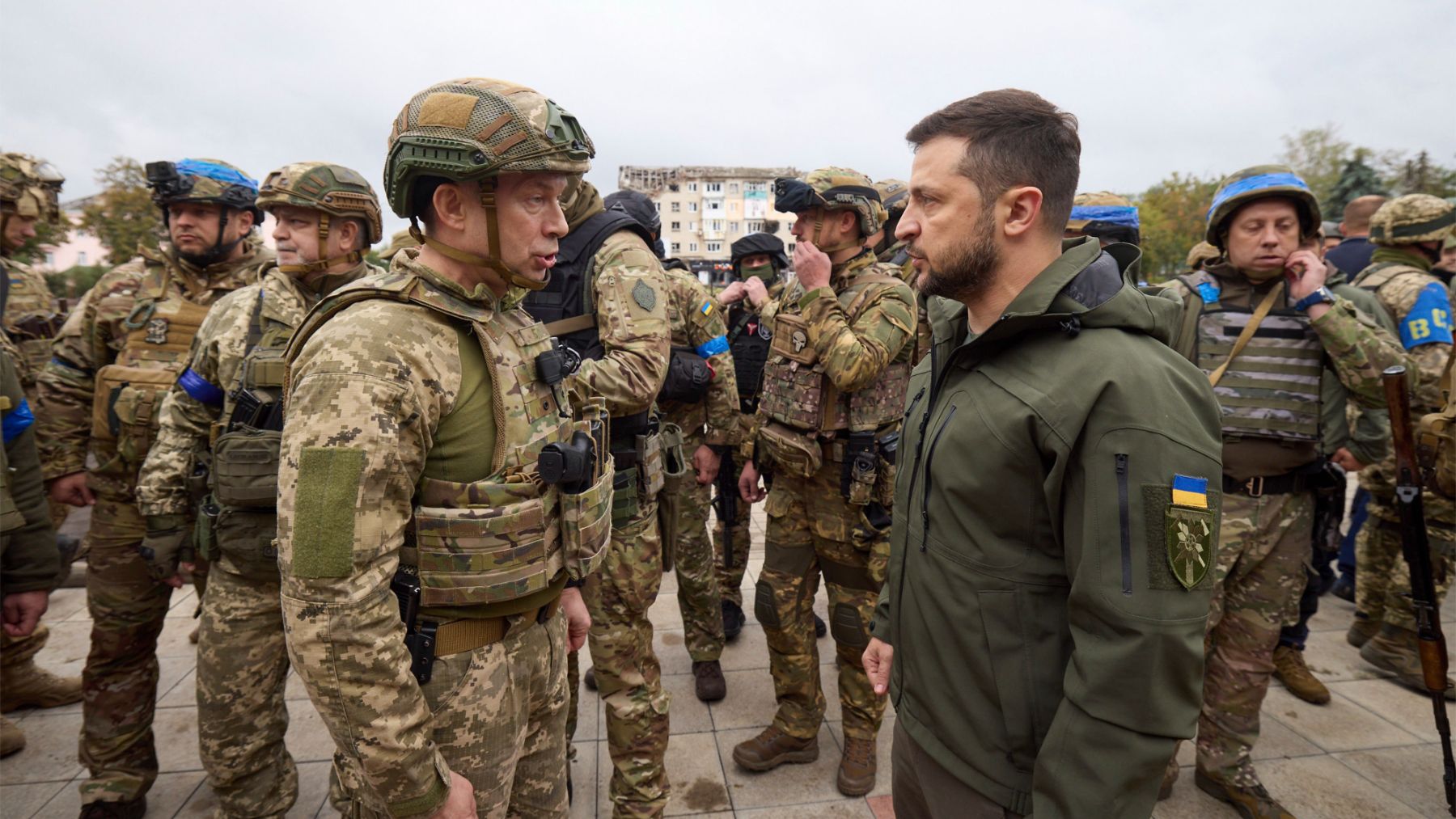 Volodímir Zelenski y Oleksandr Sirski. (EP)