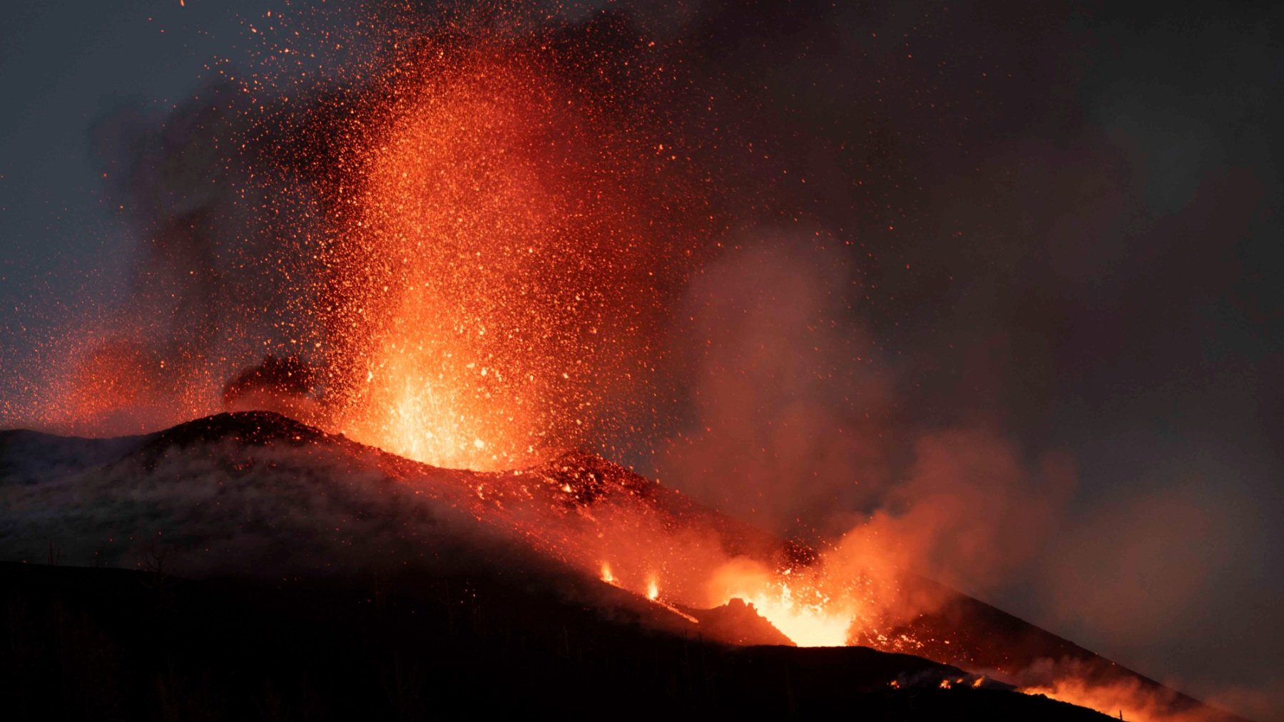 Volcán de La Palma en erupción. / César Hernández Regal (CSIC)