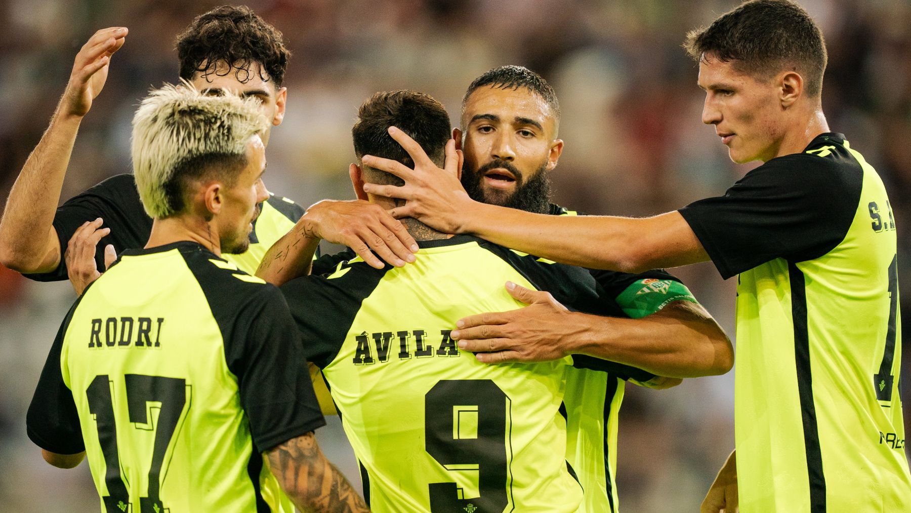 Los jugadores del Betis celebran un gol. (@RealBetis)