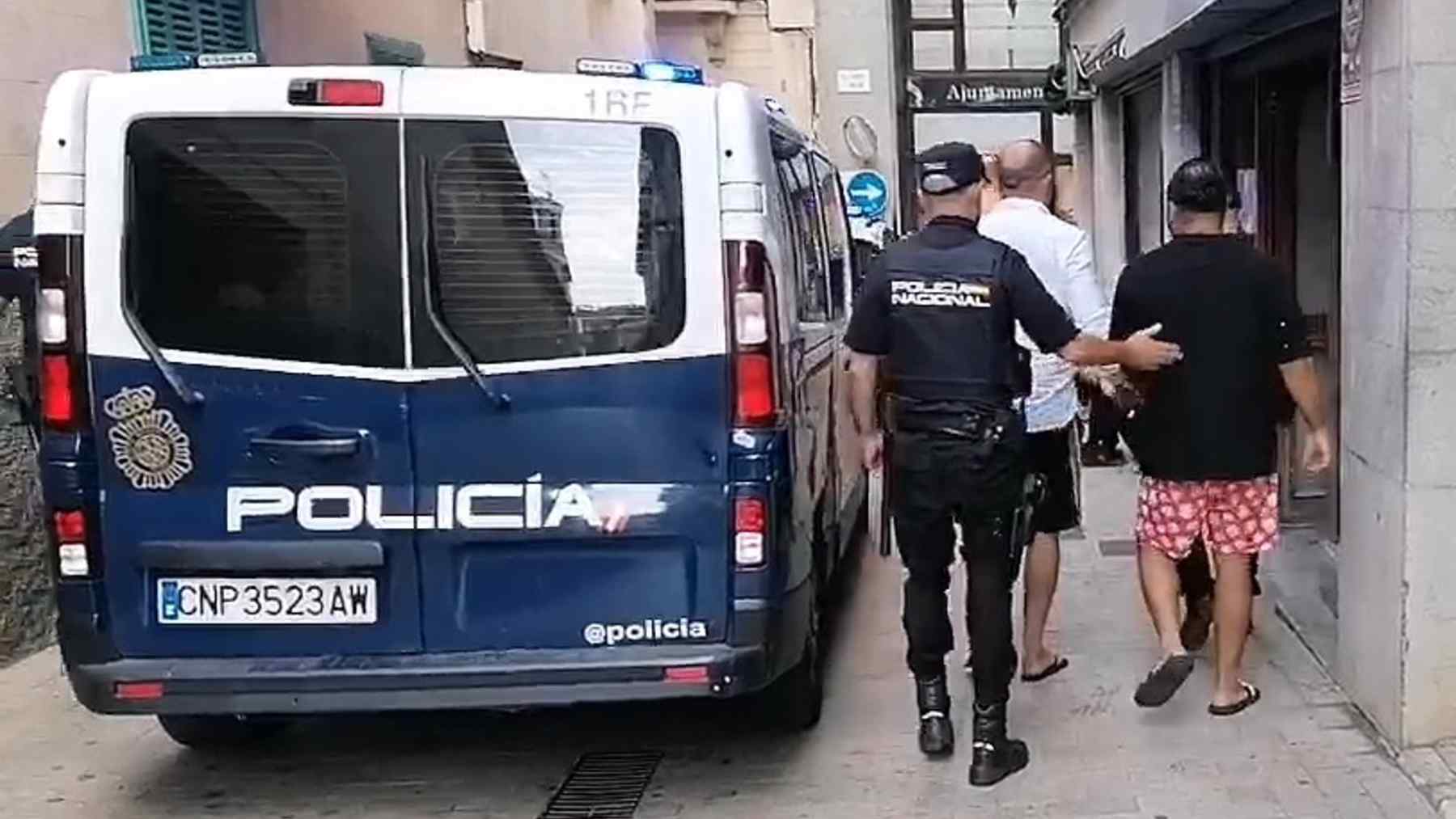 Carteristas detenidos en la localidad de Campos (Mallorca).