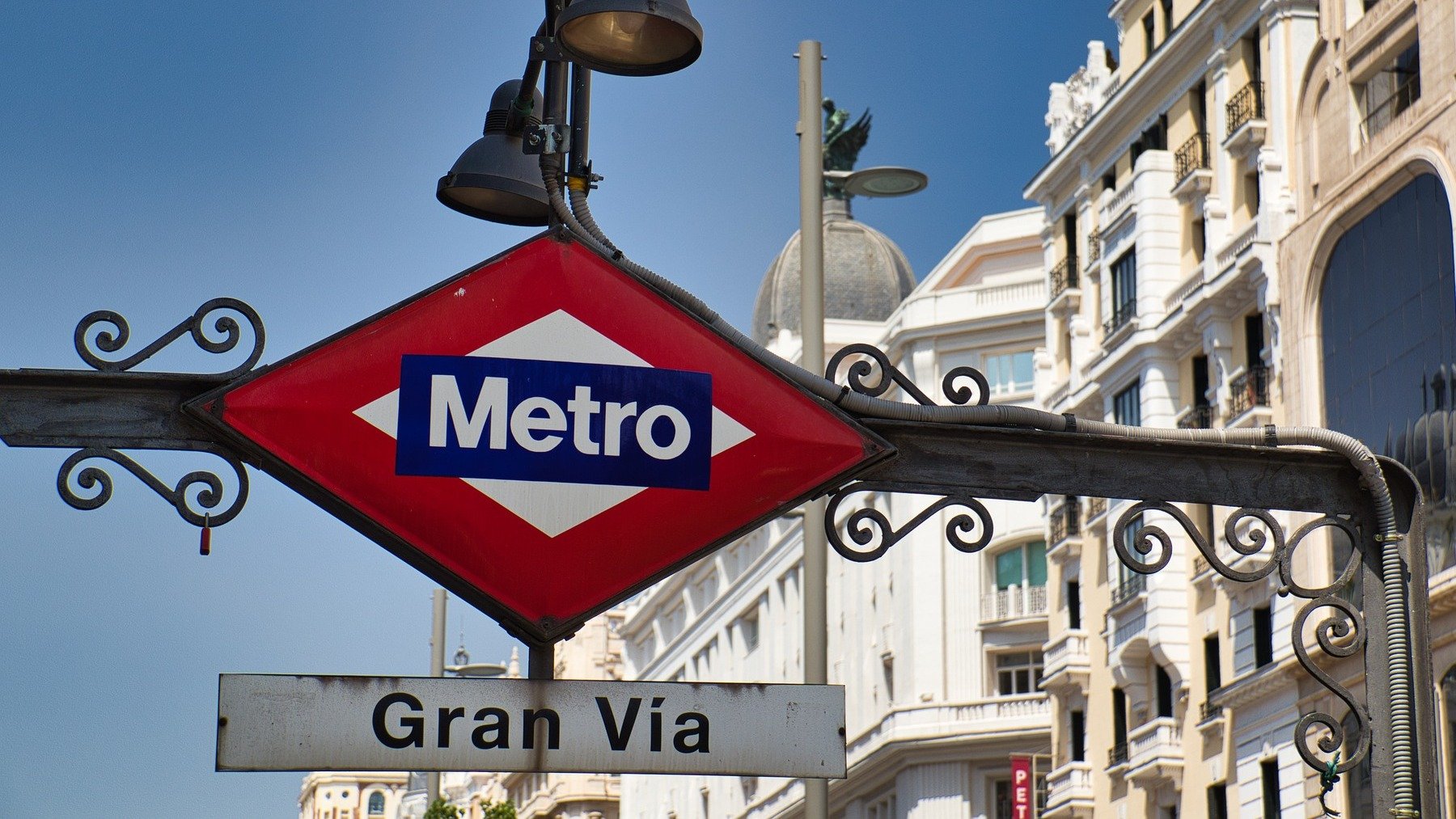 Parada de metro en Madrid.