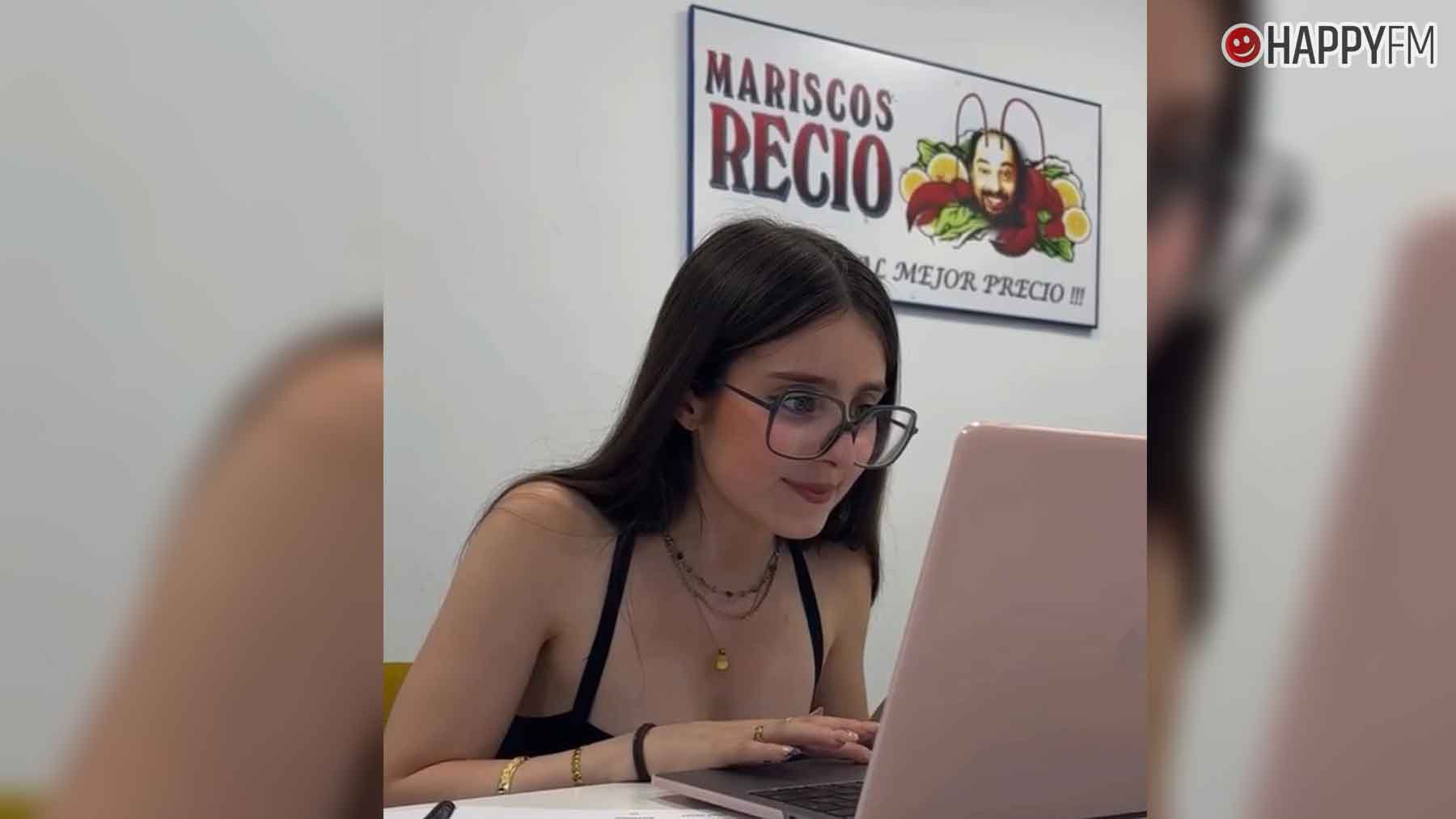 La influencer RoRo se cuela en el plató de La que se avecina (Instagram).