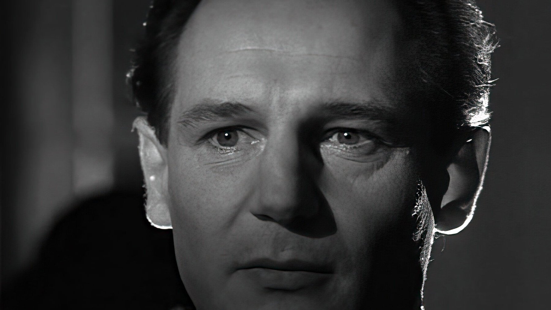 Liam Neeson como Oskar Schindler.